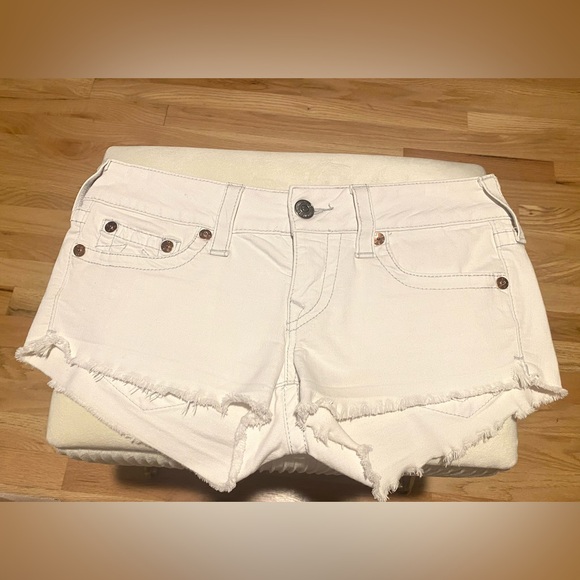 True Religion White Cut Off Shorts - Picture 4 of 5